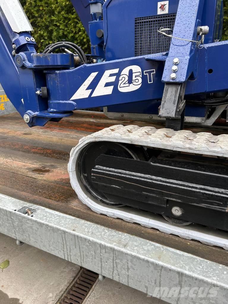Teupen Leo 25T Teleskopbühnen