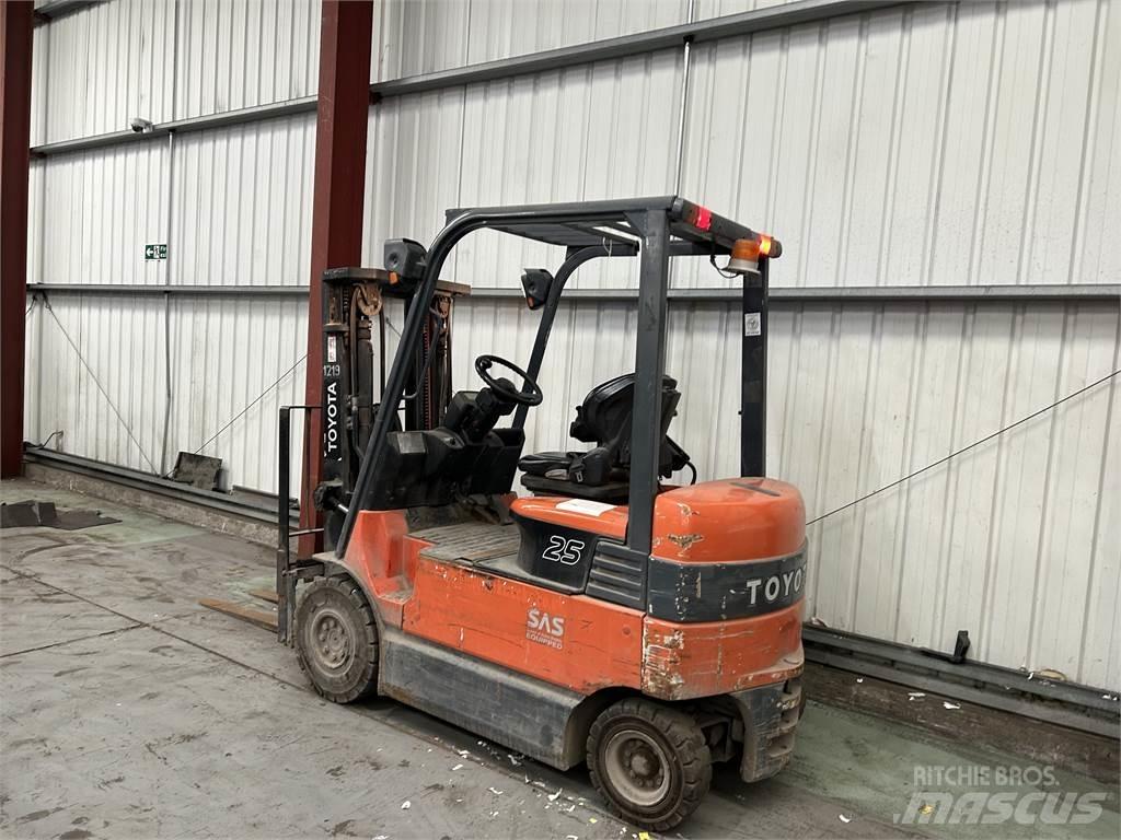Toyota 7FBMF25 Elektro Stapler