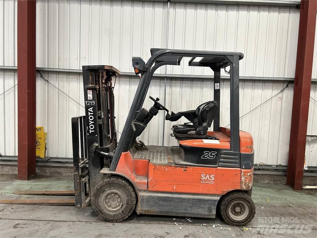 Toyota 7FBMF25 Elektro Stapler