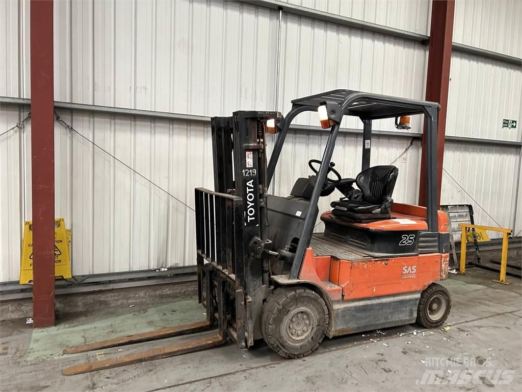 Toyota 7FBMF25 Elektro Stapler