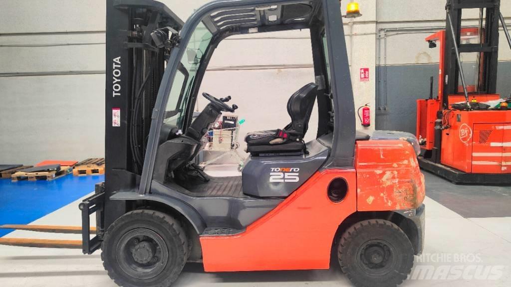 Toyota 52-8 FD F 25 Diesel Stapler