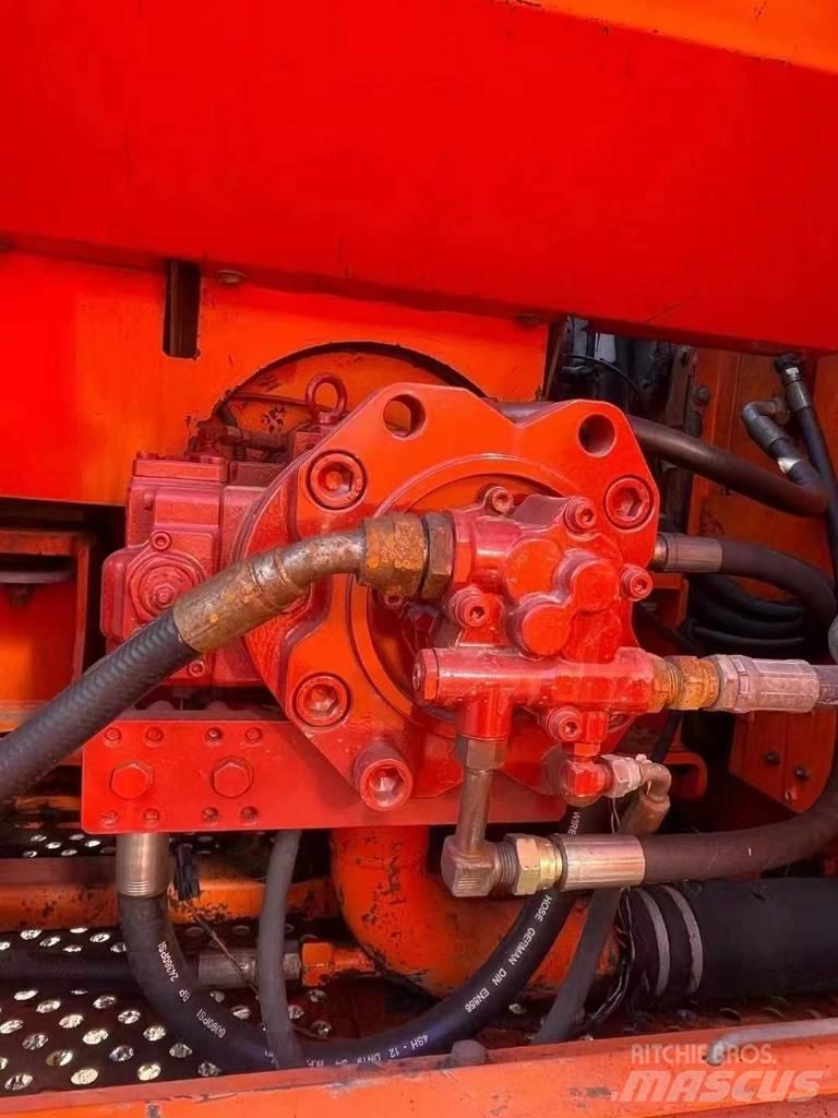 Doosan DH300 Raupenbagger