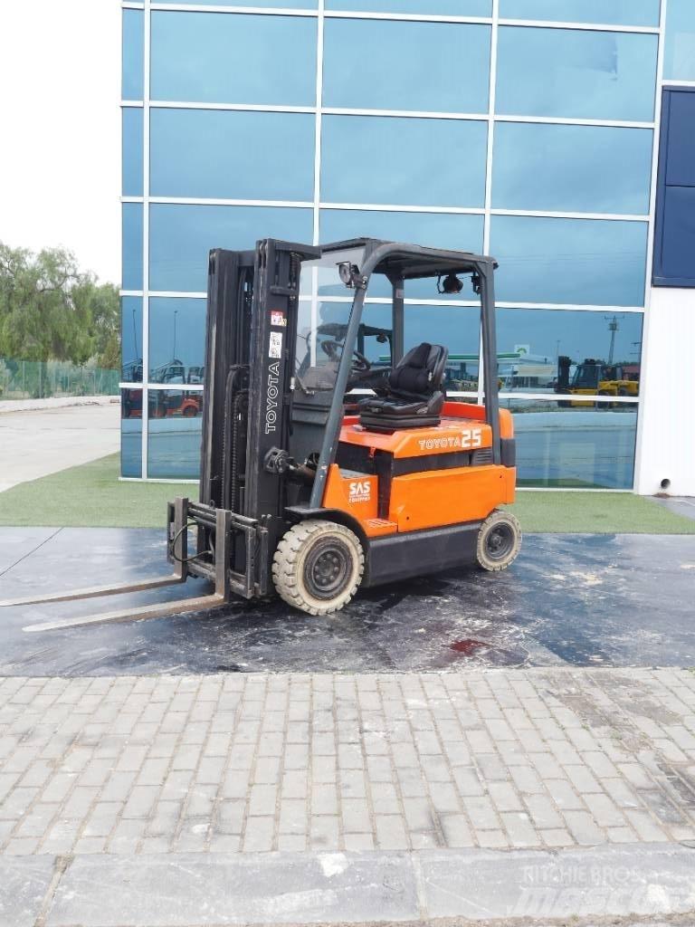 Toyota 7 FBMF 25 Elektro Stapler