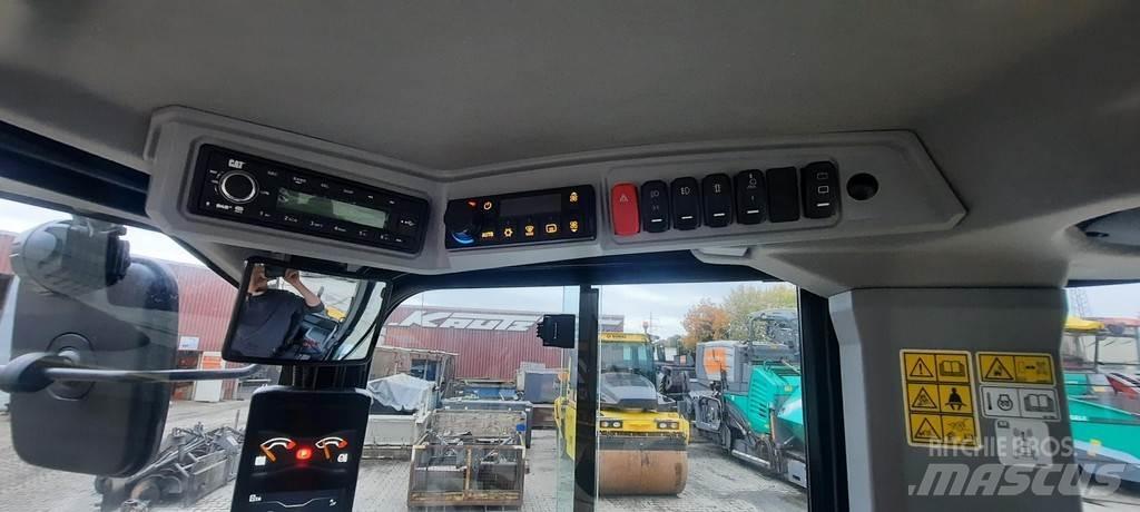 CAT 906 Radlader