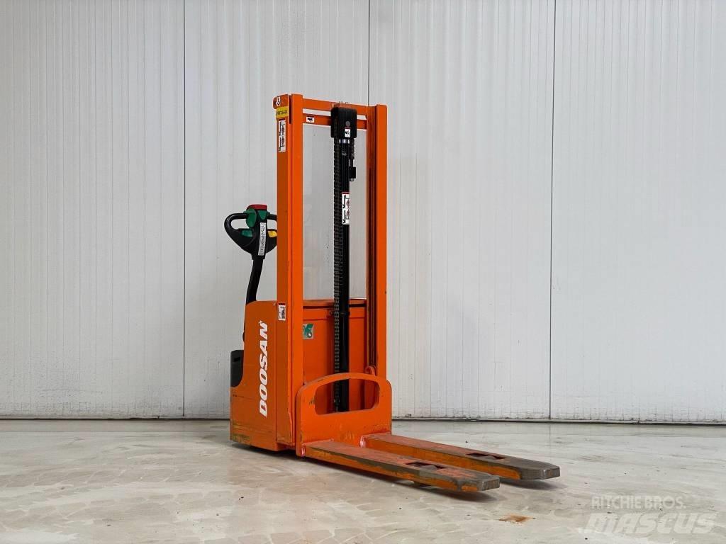 Doosan LEDS12.5C Deichselstapler