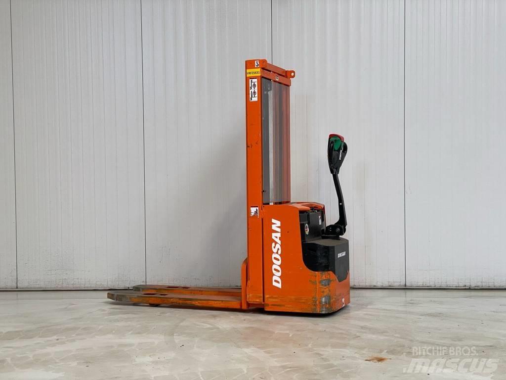 Doosan LEDS12.5C Deichselstapler