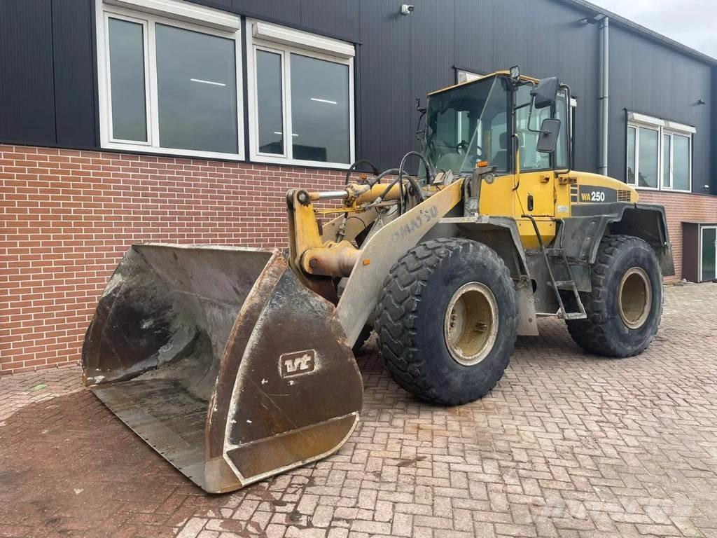 Komatsu WA250-5 Radlader