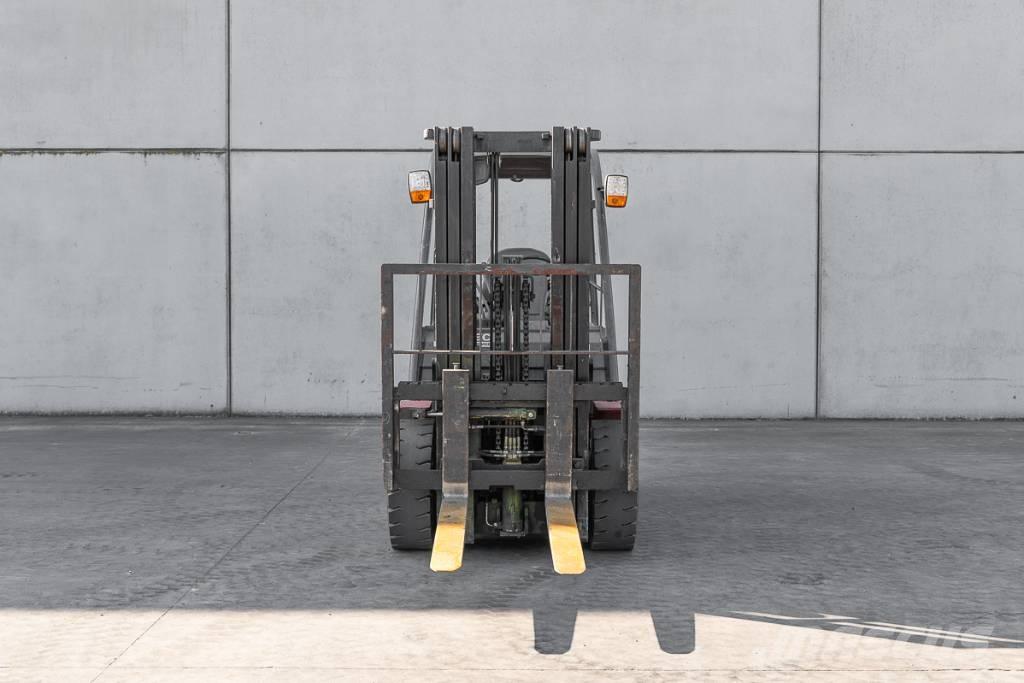 Manitou MI 30 D Diesel Stapler