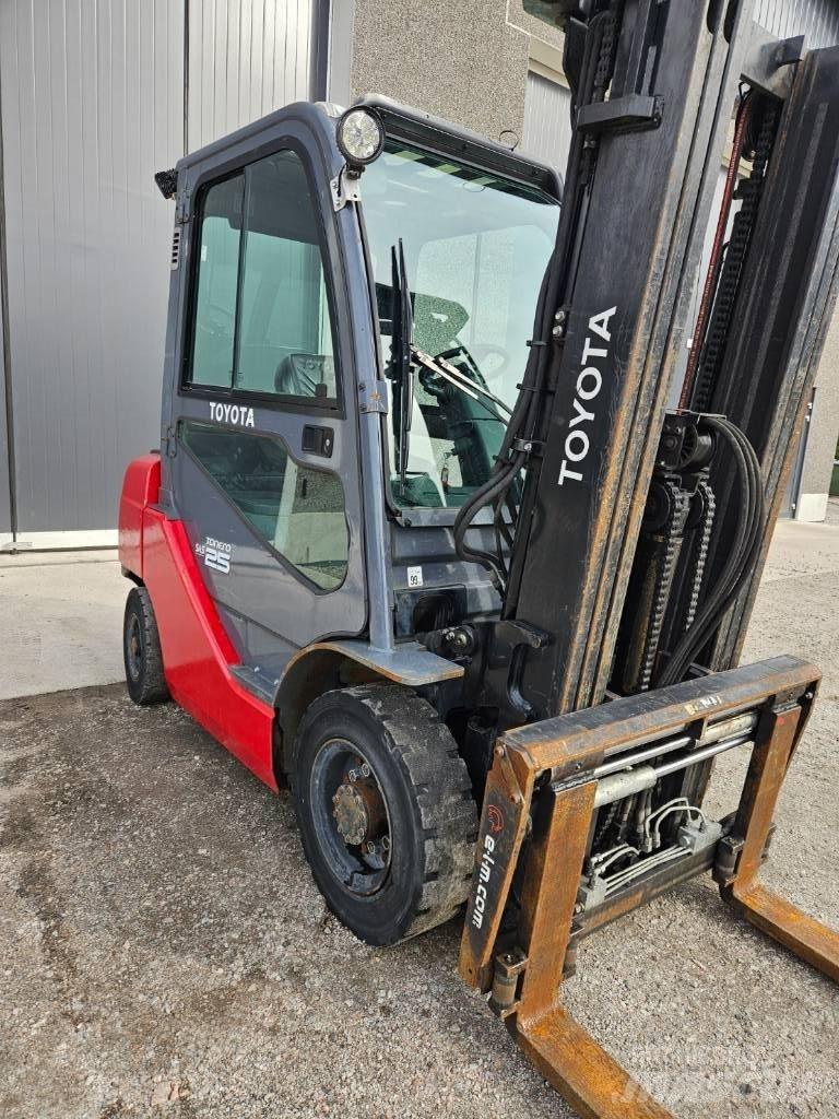 Toyota 02-8 FDF 25 Diesel Stapler