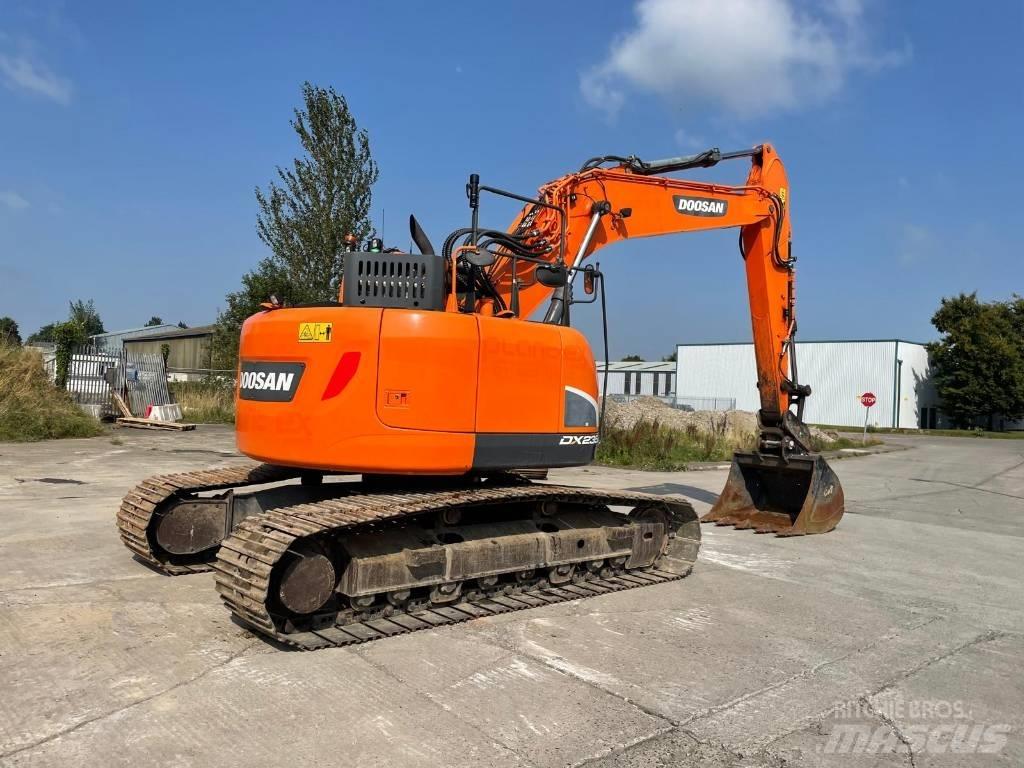 Doosan DX 235 LCR-5 Raupenbagger