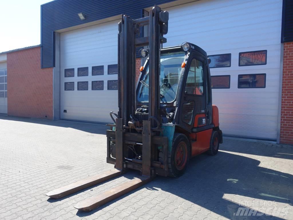 Nissan FGD 02A30Q Diesel Stapler