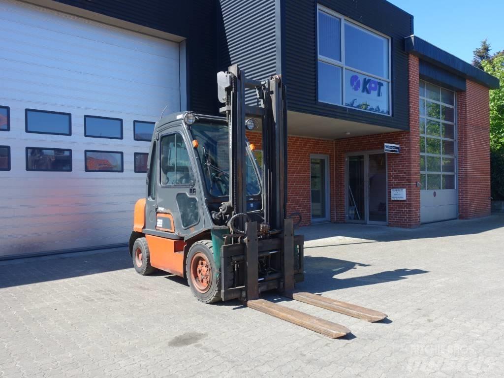 Nissan FGD 02A30Q Diesel Stapler