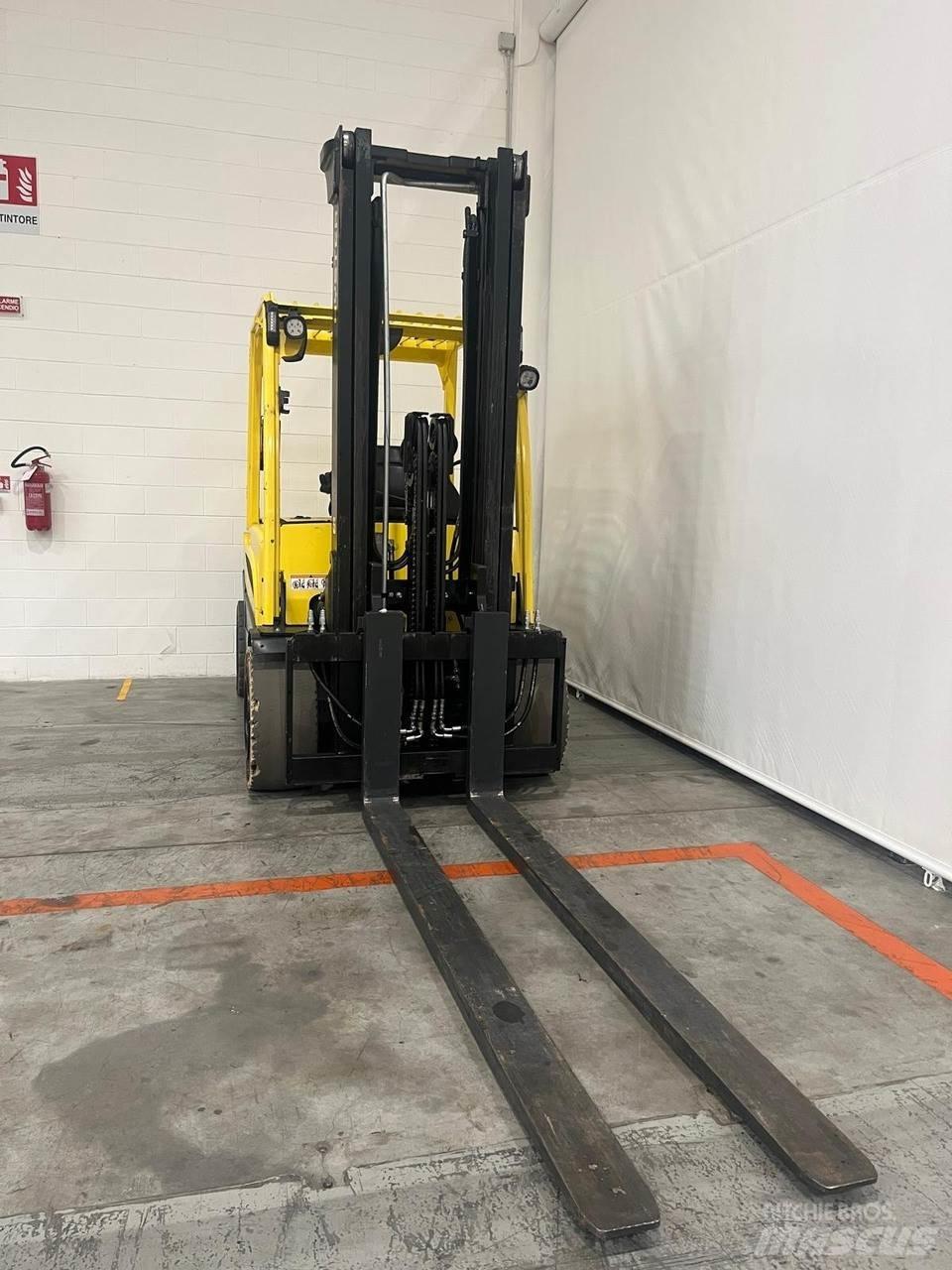 Hyster J5.5XN6 Elektro Stapler
