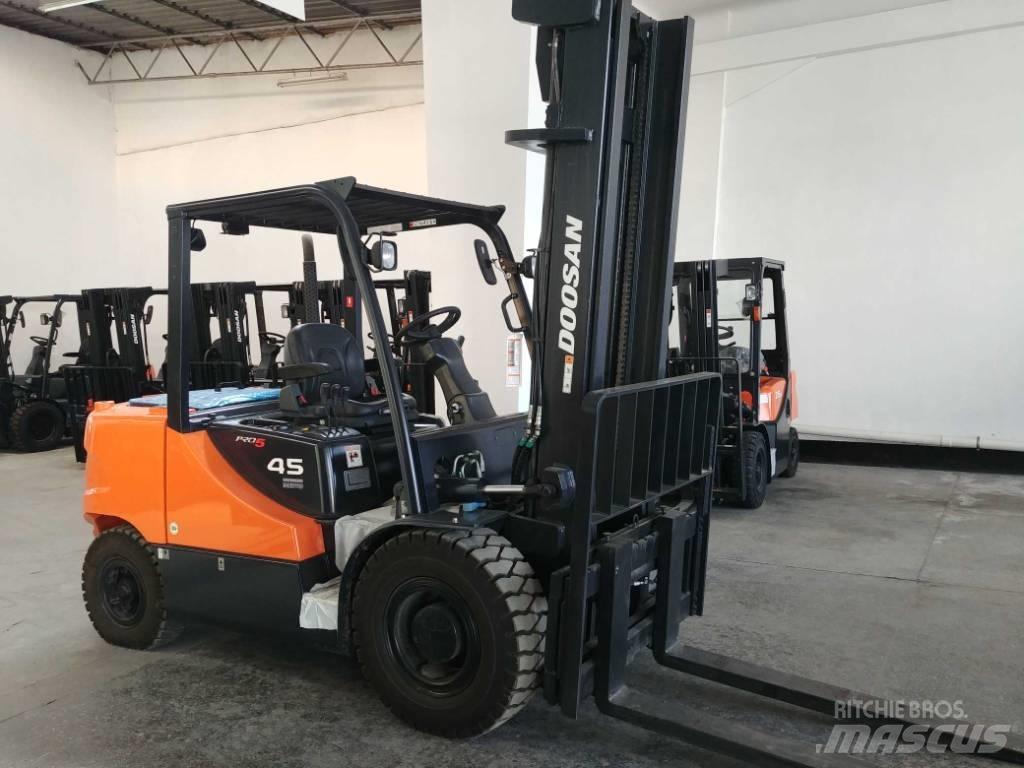 Doosan D45 SC-5 Diesel Stapler
