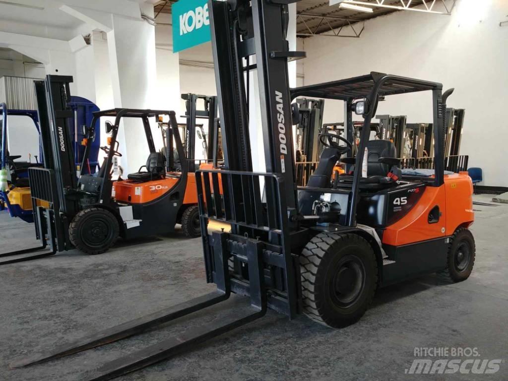 Doosan D45 SC-5 Diesel Stapler