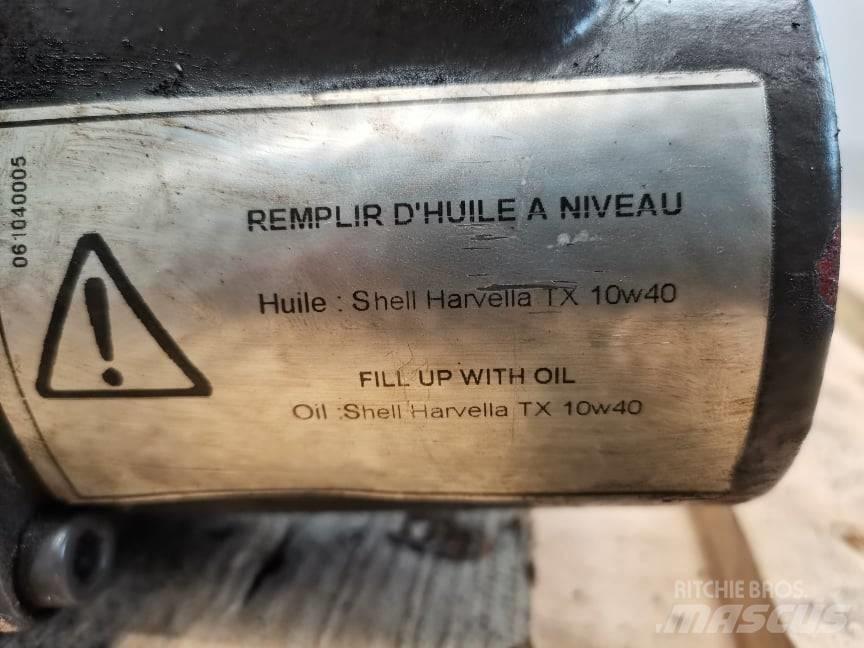 CLAAS Axion .... shaft Ausleger