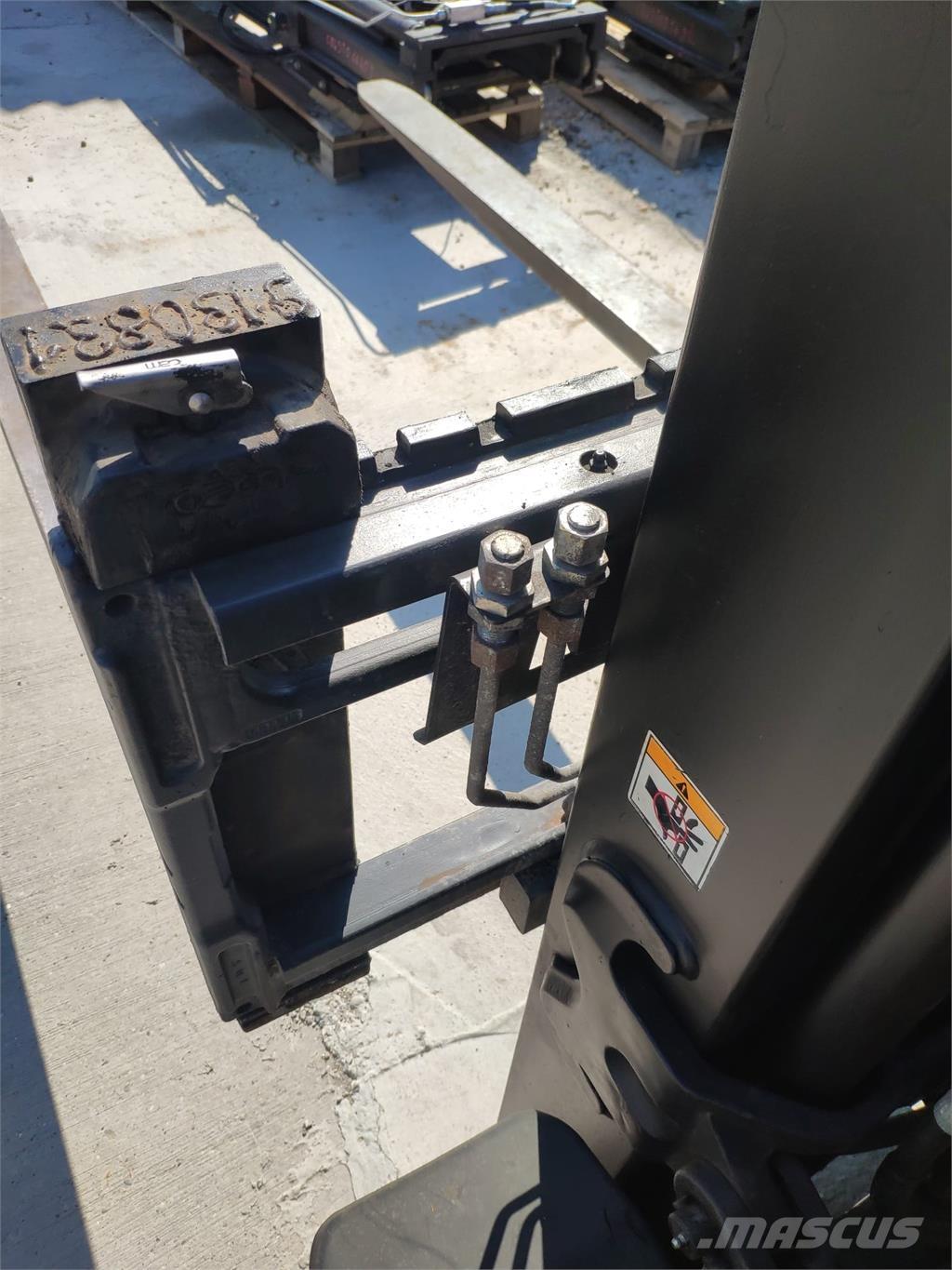 Yale GDP35VX Diesel Stapler