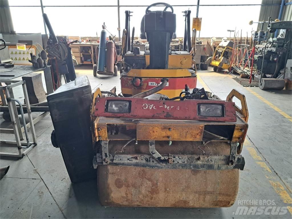 Dynapac CC102 Sonstige Baumaschinen