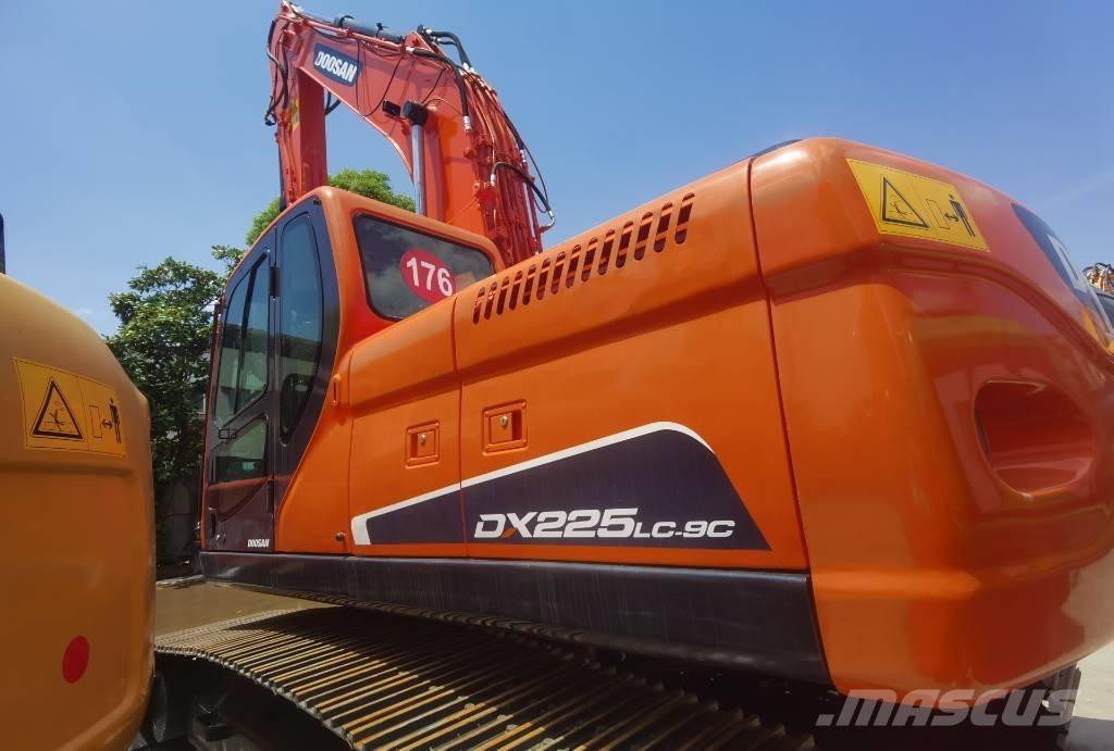 Doosan DX 225 LC Raupenbagger
