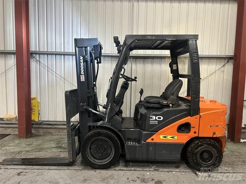 Doosan D30S-5 Diesel Stapler