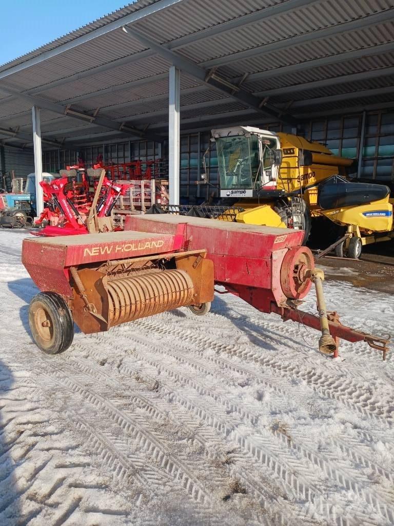New Holland 265 Quaderpressen