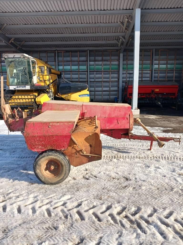 New Holland 265 Quaderpressen