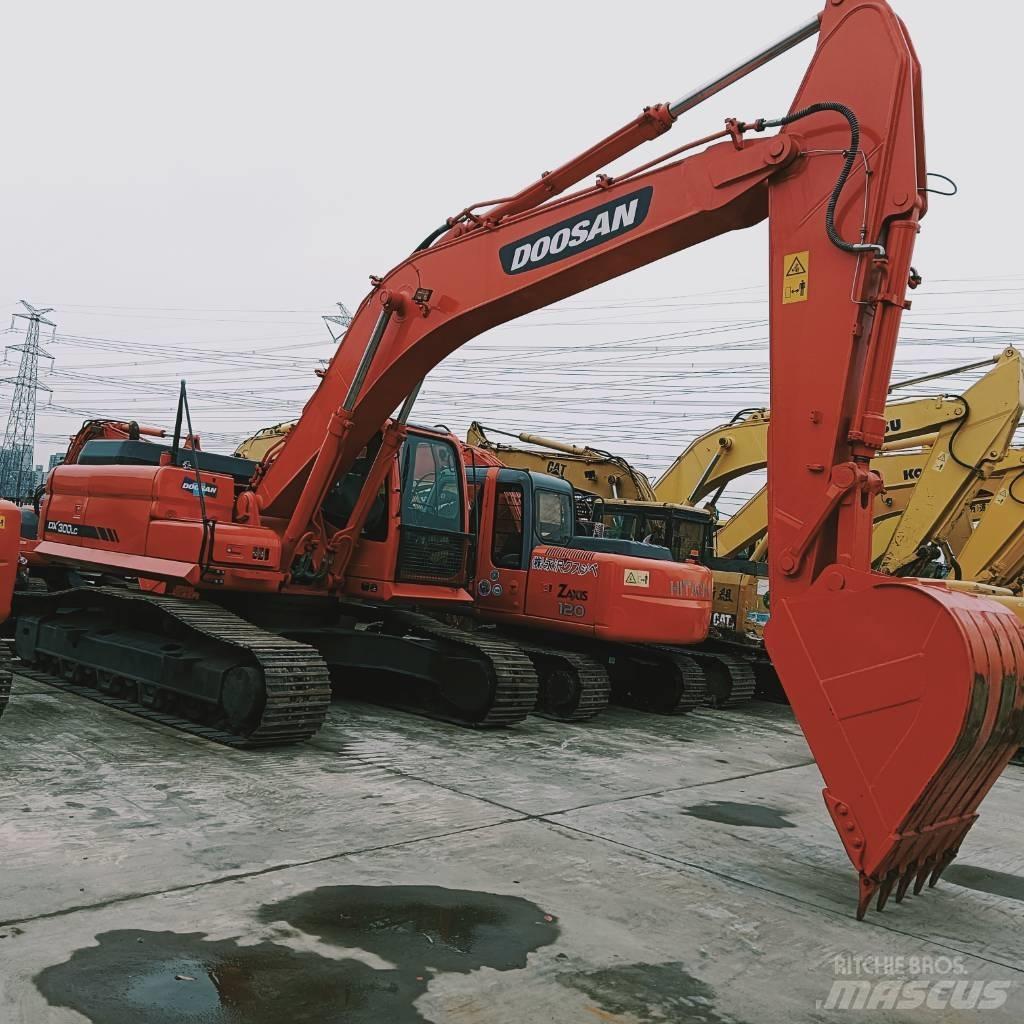 Doosan DX 300 LC Raupenbagger
