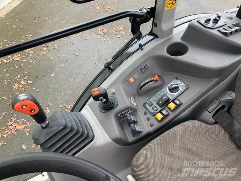 CLAAS NEXOS 240 M Traktoren