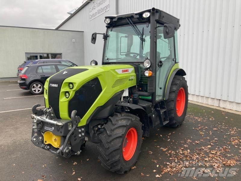 CLAAS NEXOS 240 M Traktoren