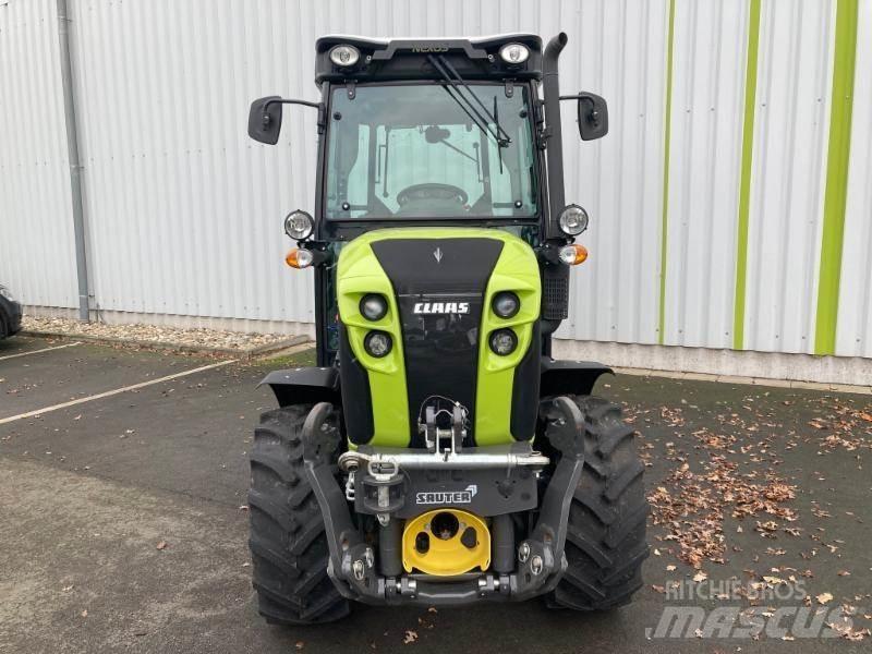 CLAAS NEXOS 240 M Traktoren