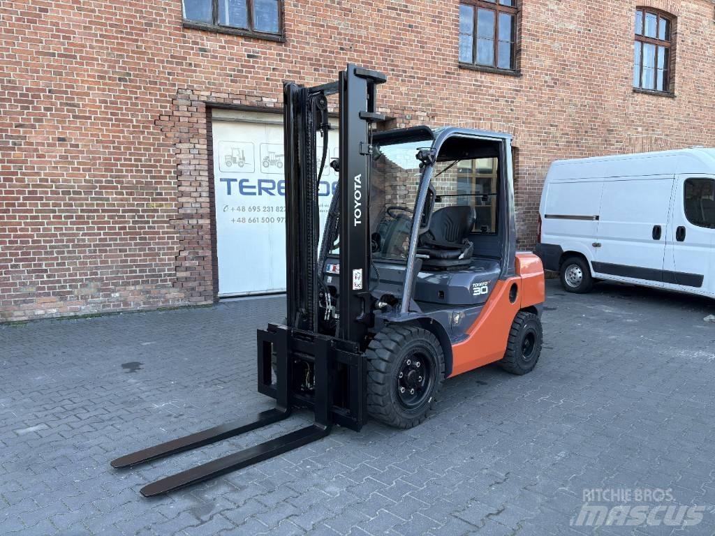 Toyota 06-8FDF30 Diesel Stapler