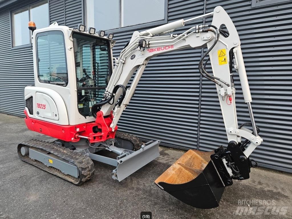 Takeuchi TB 225 Minibagger < 7t