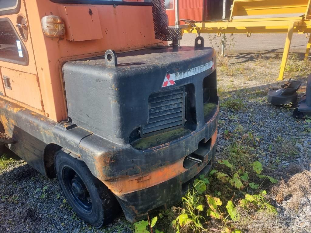 Mitsubishi FD 40 Diesel Stapler