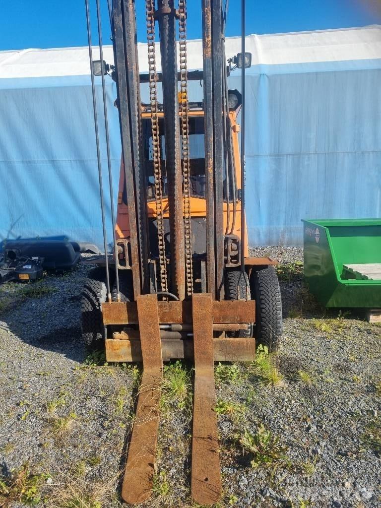 Mitsubishi FD 40 Diesel Stapler