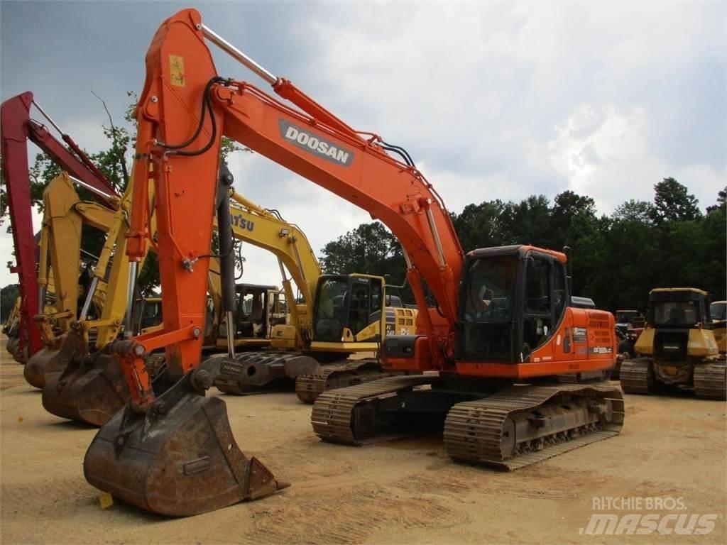 Doosan DX 225 Raupenbagger