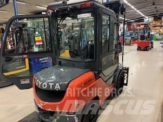 Toyota 02-8 FDJF 35 Diesel Stapler