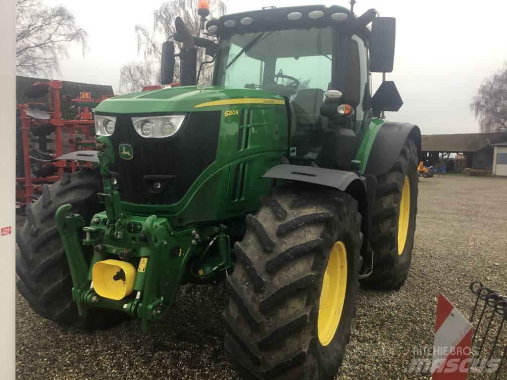 John Deere 6250R Traktoren