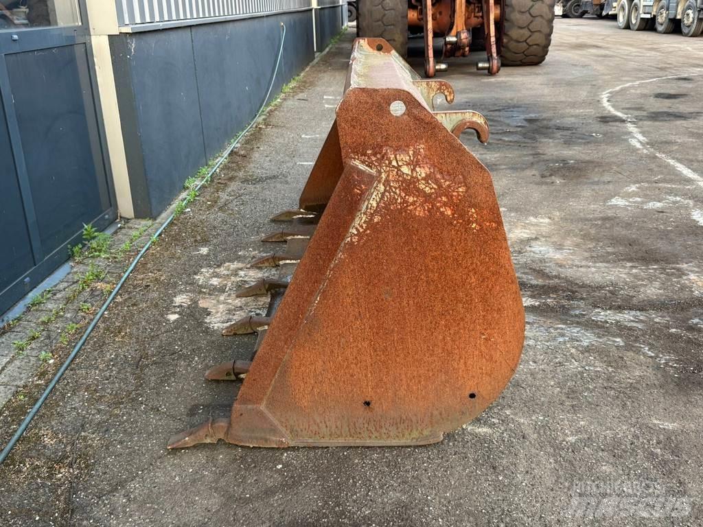  Onbekend WG-2400 Schaufeln