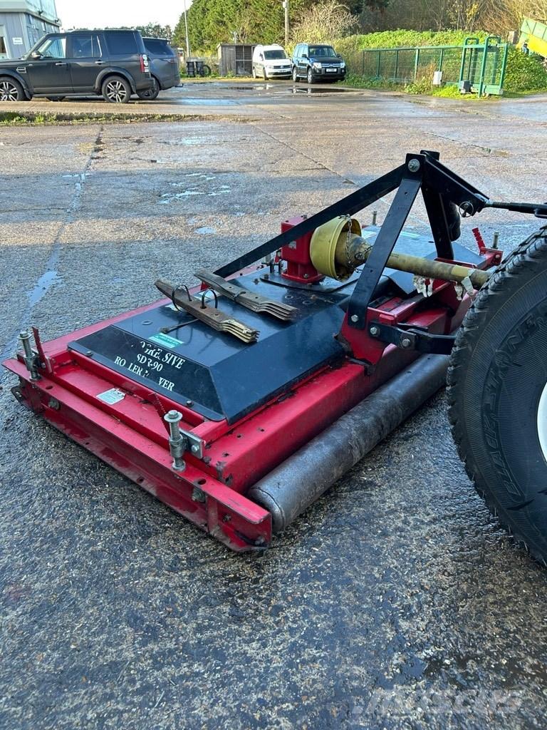 Progressive SDR-90 Gezogene und selbstfahrende Mäher