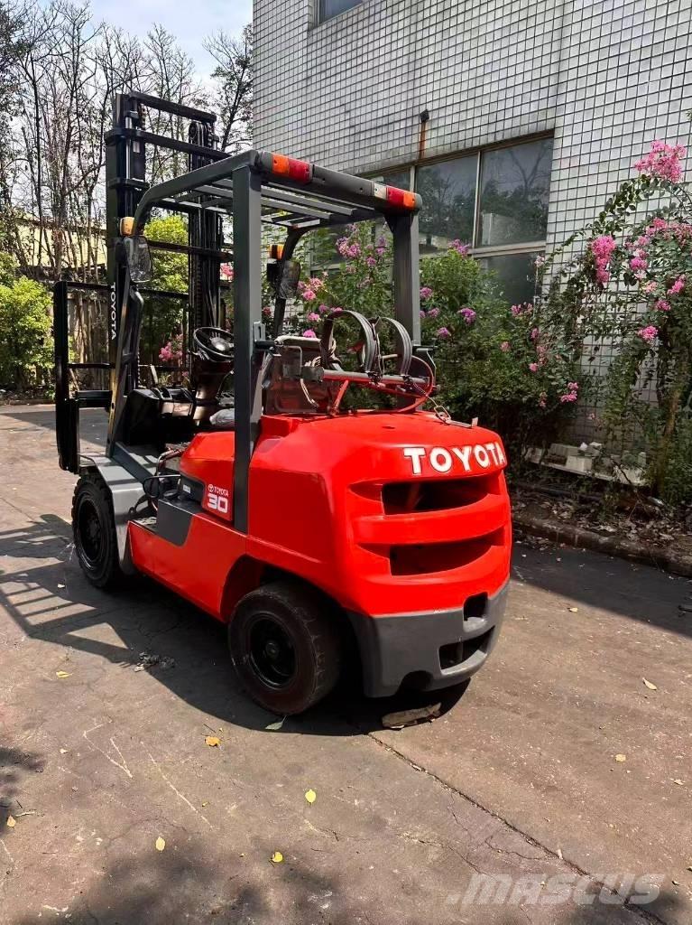 Toyota FD 30 Diesel Stapler