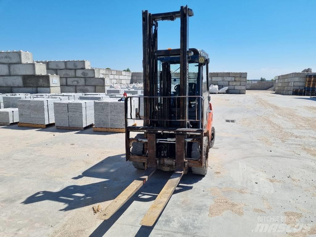 Toyota 02-8 FD F 30 Diesel Stapler