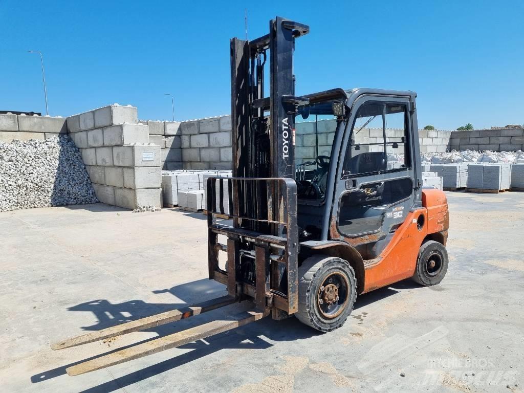 Toyota 02-8 FD F 30 Diesel Stapler