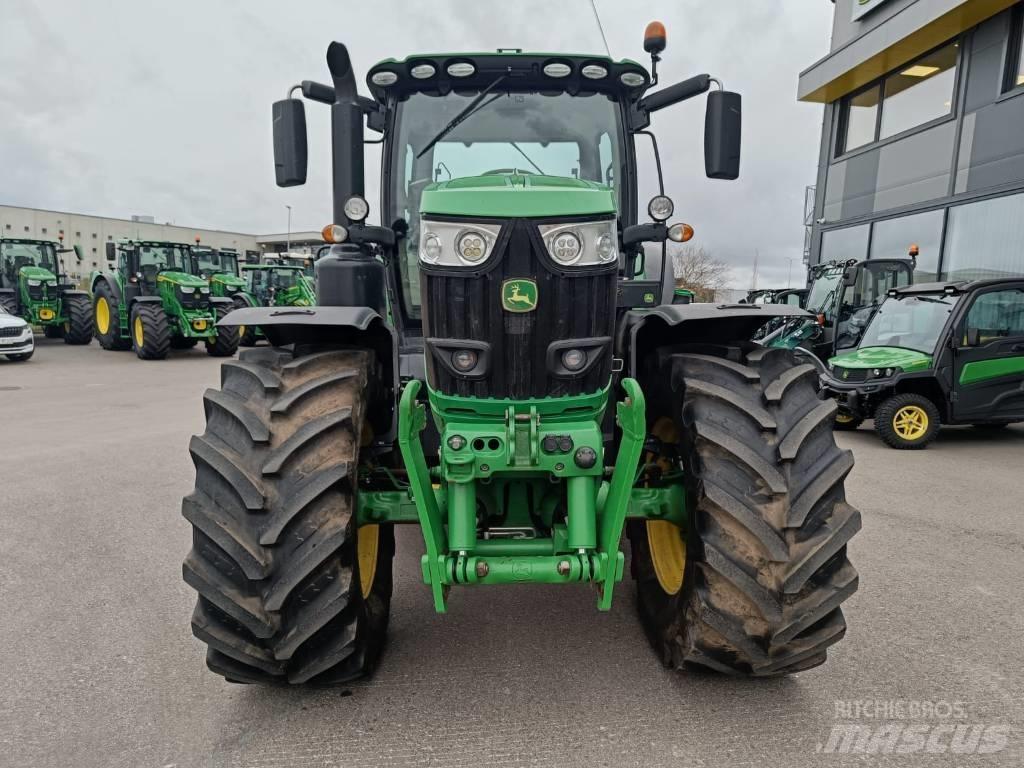 John Deere 6215 R Traktoren