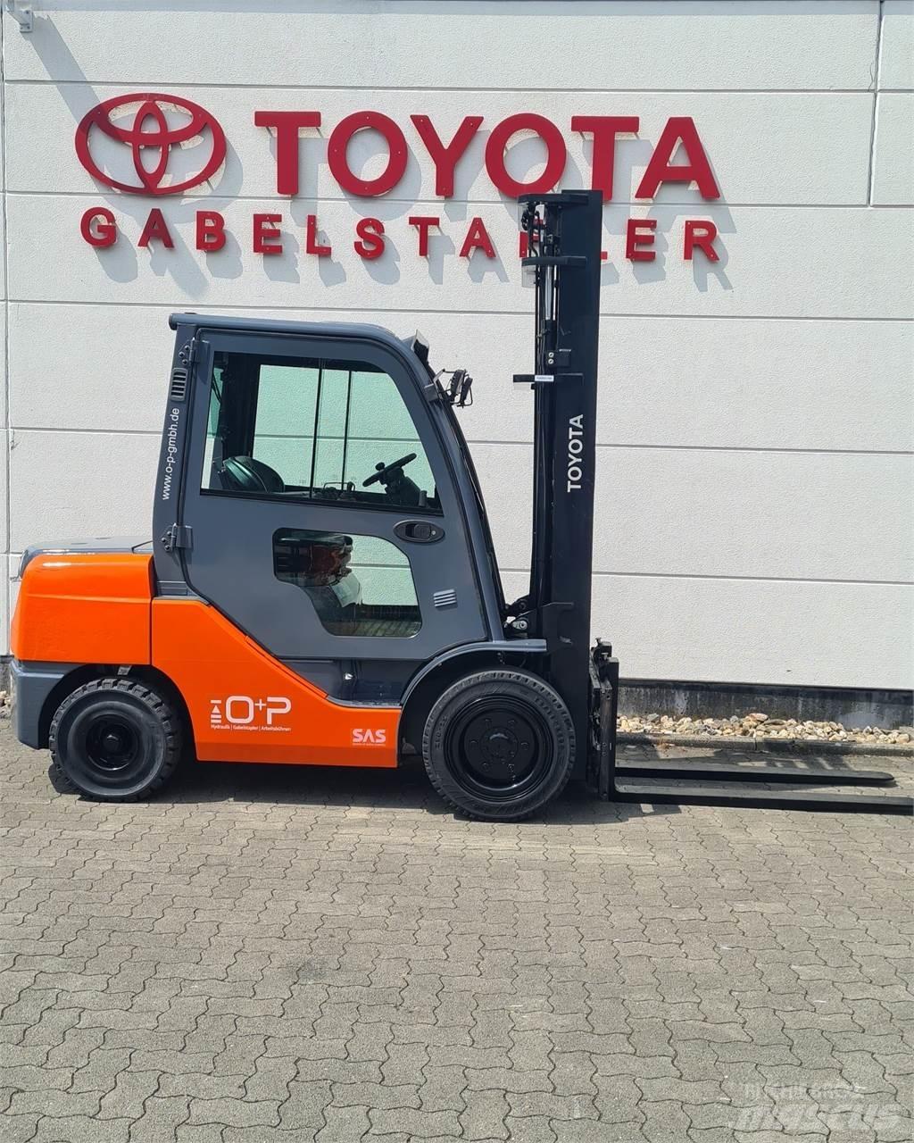 Toyota 02-8FDJF35 Diesel Stapler