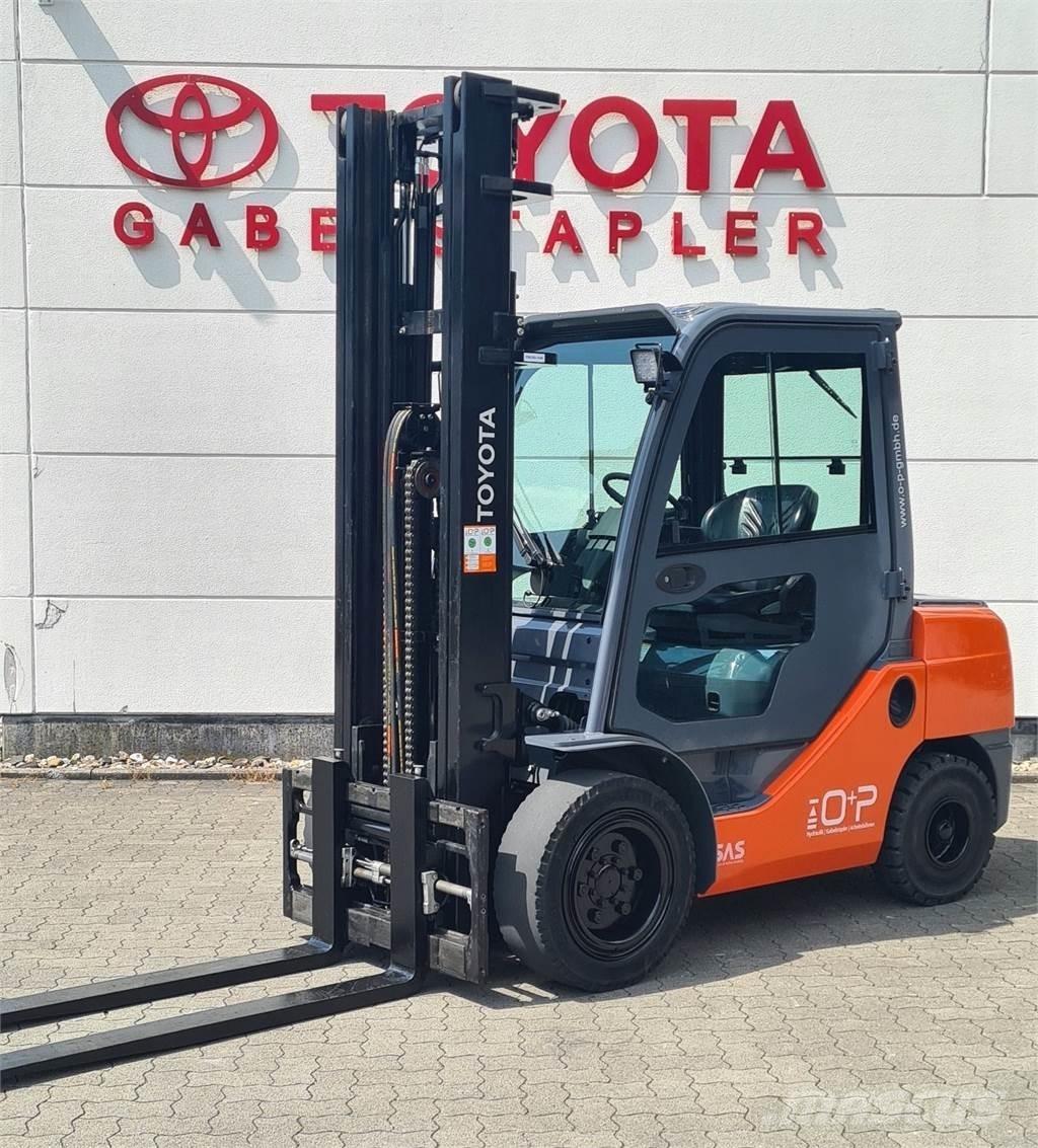 Toyota 02-8FDJF35 Diesel Stapler