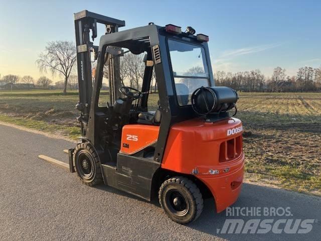 Doosan G 25 G Gas Stapler