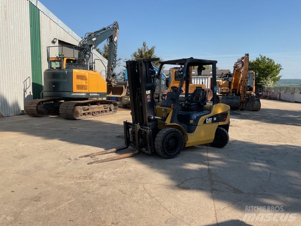 CAT DP30NT Diesel Stapler