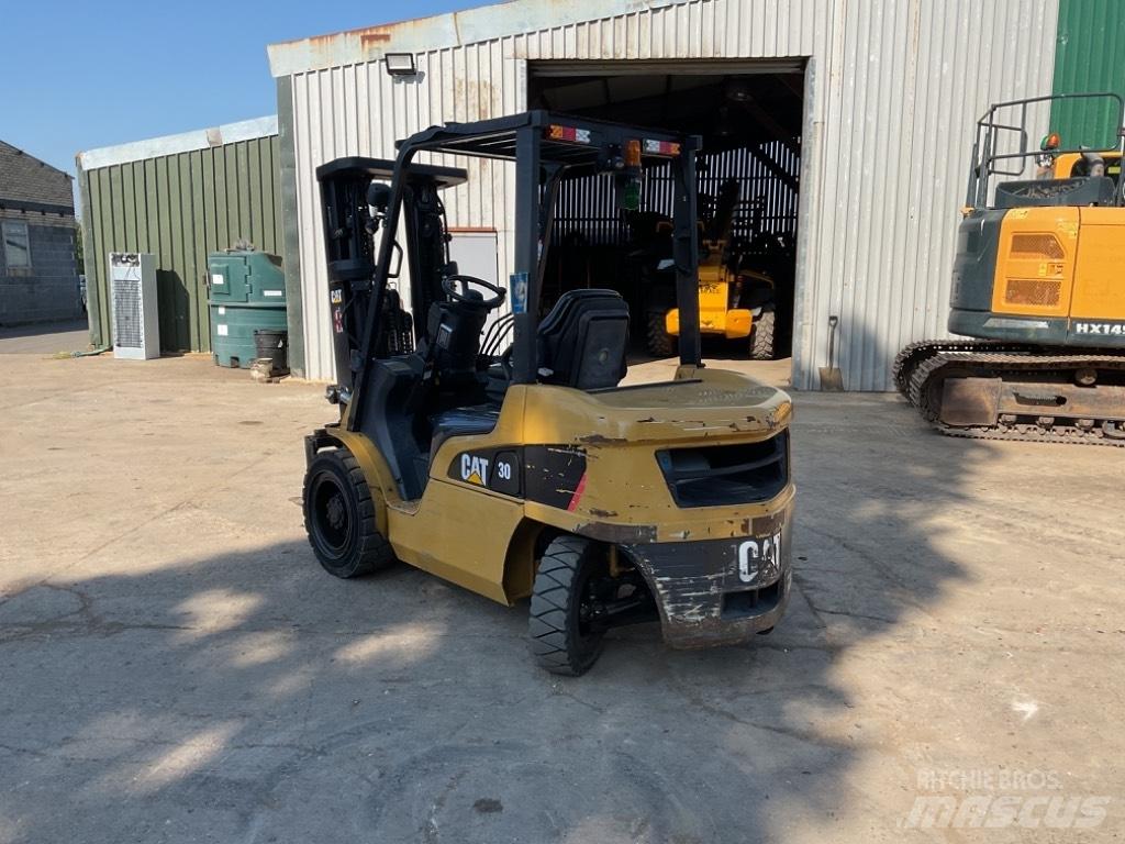 CAT DP30NT Diesel Stapler