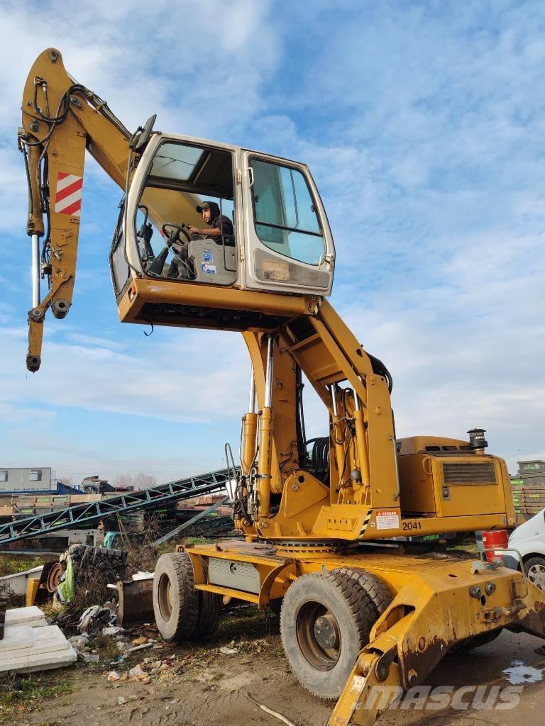 Liebherr 904C Materialumschlag