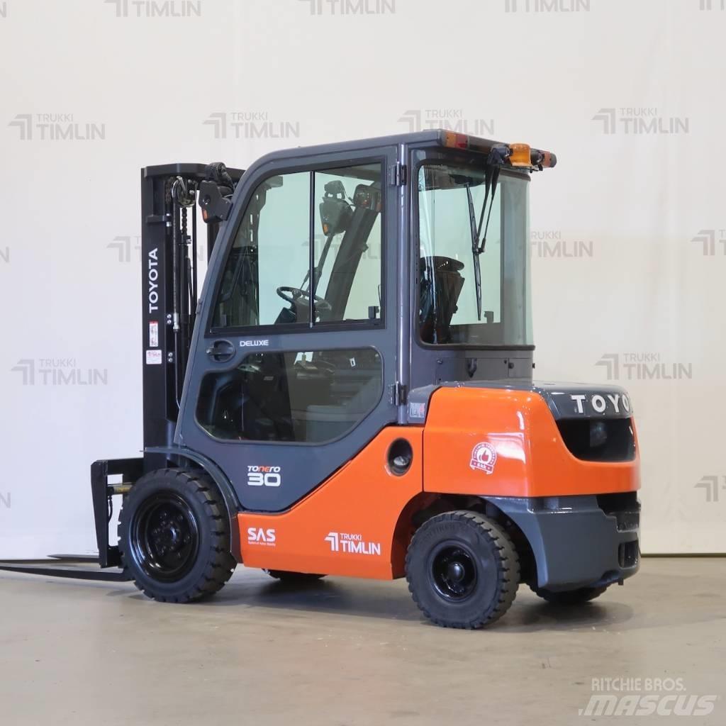 Toyota 02-8FDF30 Diesel Stapler